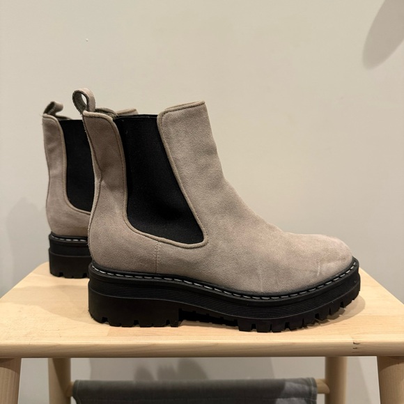 Marc Fisher Shoes - Marc Fisher LTD. Women's Privi Chelsea Lug Sole Boots